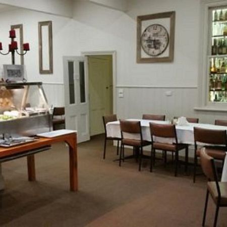 Royal Hotel Snake Valley Bagian luar foto