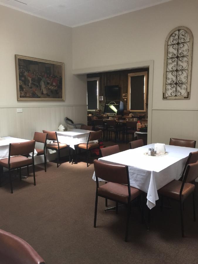 Royal Hotel Snake Valley Bagian luar foto